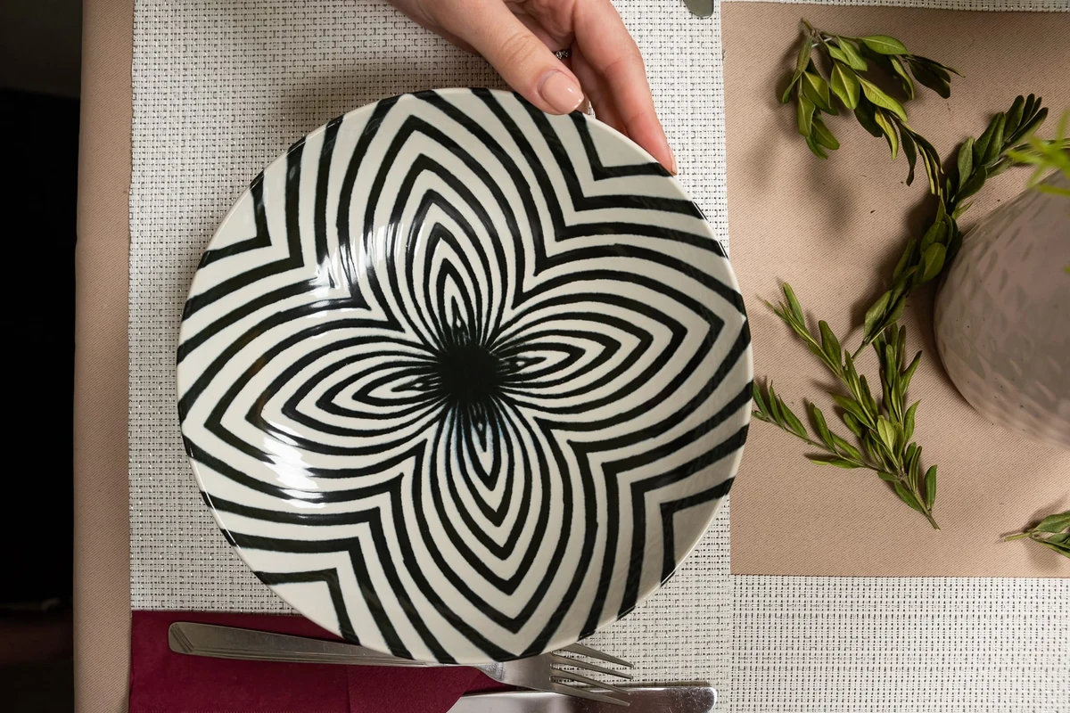 Set 4 farfurii adanci, 21 cm, hypnosis, alb ivoire cu linii negre, imagine 3